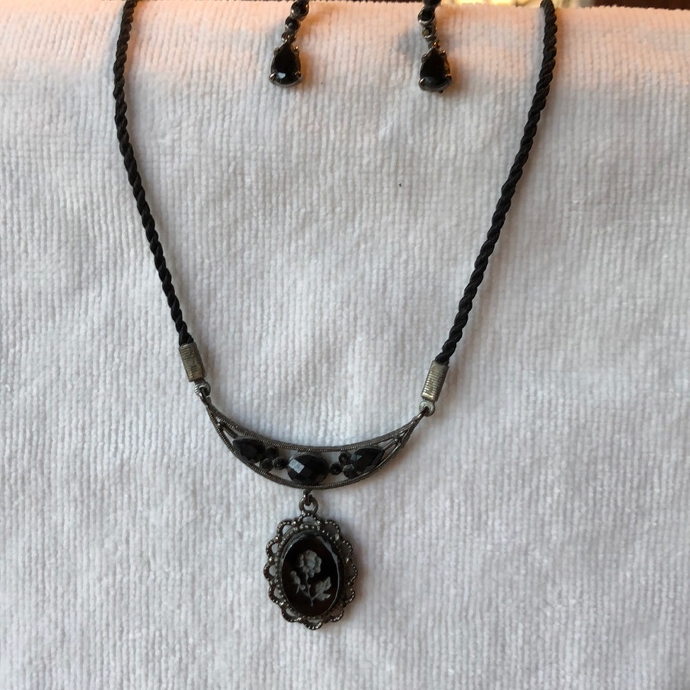 2028 vintage style necklace and earrings